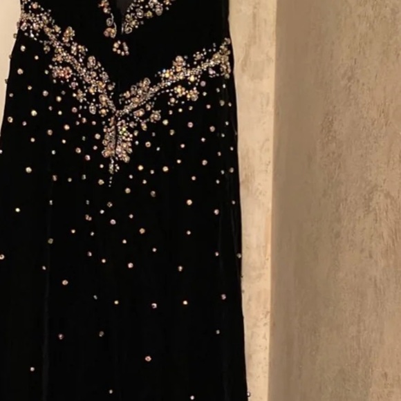 The Crown prom/pageant dress size 4. - Picture 2 of 4